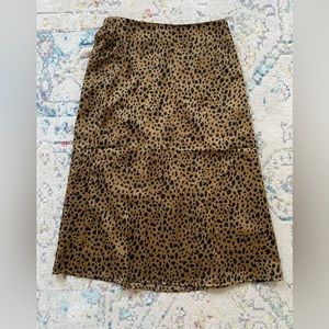 Cute silky cheetah print skirt.